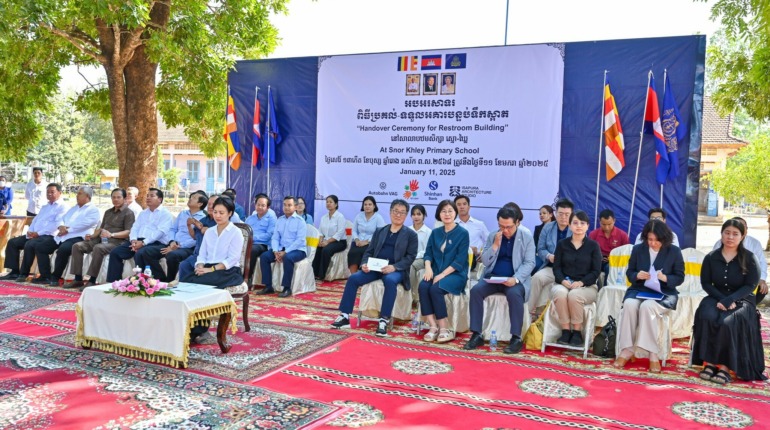 នៅថ្ងៃសៅរ៌ ១៣កើត ខែបុស្ស ឆ្នាំរោង ឆស័ក ព.ស. ២៥៦៨ ត្រូវនឹងថ្ងៃទី១១ ខែមករា ឆ្នាំ២០២៥ លោកជំទាវបណ្ឌិត ជា សិរី ទេសាភិបាលធនាគារជាតិនៃកម្ពុជា អញ្ជើញចូលរួមជាអធិបតី ក្នុងពិធីប្រគល់-ទទួលអគារបន្ទប់ទឹកស្អាត…