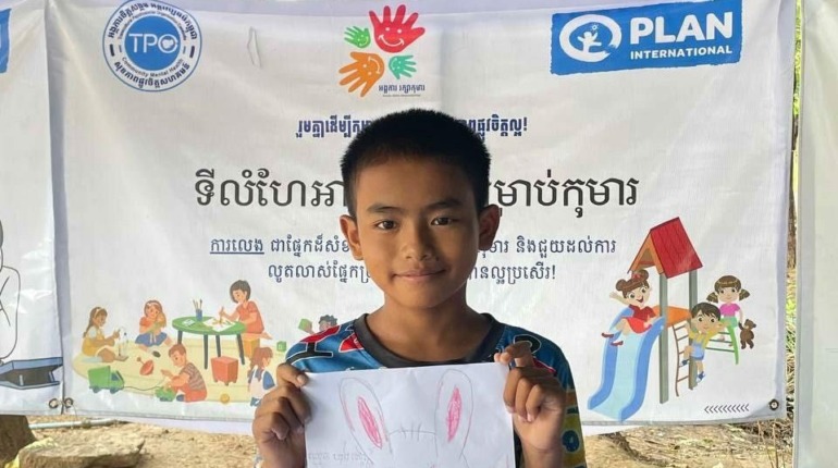 សកម្មភាពលេងកម្សាន្តរបស់កុមារនៅជំរុំ វត្តត្រាវគៀត ដែលក្នុងនោះមានដូចជា ល្បែងស្គាល់ឈ្មោះ ការគូសរូប និងការបង្ហាញនូវចំណង់ចំណូលចិត្ត។