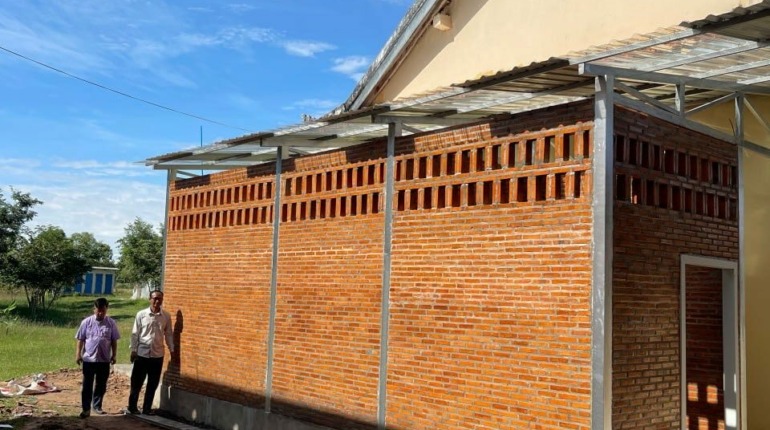 គម្រោងសំណង់អគារបន្ទប់ទឹកស្អាត នៅវិទ្យាល័យតាំងក្រសាំង ស្ថិតក្នុងស្រុកសន្ទុក ខេត្តកំពង់ធំ ត្រូវបានបញ្ចប់ការសាងសង់ជាស្ថាពរ។ បន្ទប់ទឹកស្អាតនេះនឹងត្រូវសម្ពោធដាក់ឲ្យប្រើប្រាស់នាពេលខាងមុខ។