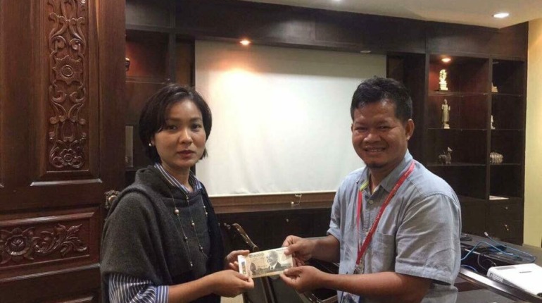 លោកជំទាវ ជា សិរី បានឧបត្ថមជាទឹកប្រាក់ចំនួន ៥០០ ដុល្លាគត់ ដល់កុមារដ្ឋានម្លប់ ដេីម្បីយកទៅទិញរថយន្តសម្រាប់ដឹកកុមារនៅក្នុងកុមារដ្ឋាន ហេីយលោកជំទាវ ក៏បានឧបត្ថមជាទឹកប្រាក់ចំនួន ៤០០,០០០ រៀលគត់ ដល់បងស្រីរ៉េត…