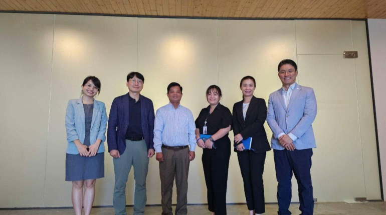 Raksa Koma Organization had a meeting with Autobahn VAG, Mastern Partners and Shinhan Bank in order to discuss about the construction of clean restrooms for public schools in rural areas.